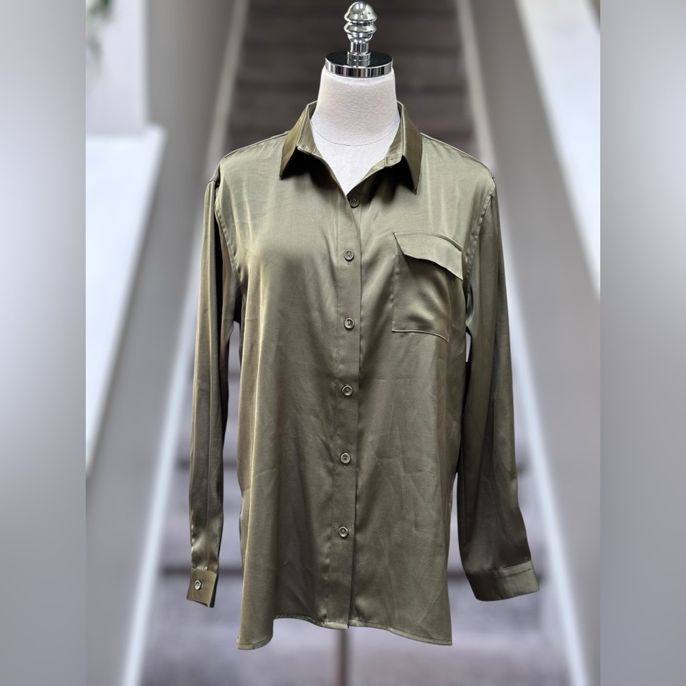 NEW MINKPINK‎ Anissa Button Up Long Sleeve Satin Blouse Women’s S Olive Green